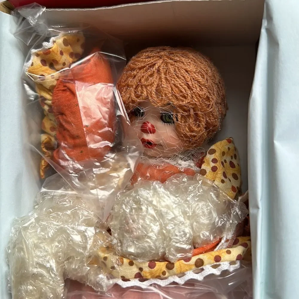 New in box Marie Osmond Pumpkin‎ Spice Rag A Muffin porcelain doll